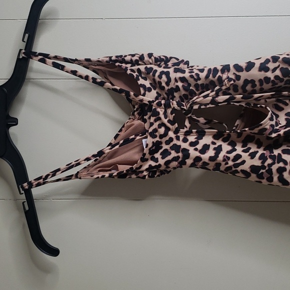 Women's Cut Out Tunneled Tie Front High Leg One Piece Swimsuit Shade & Shore XS - Picture 7 of 8